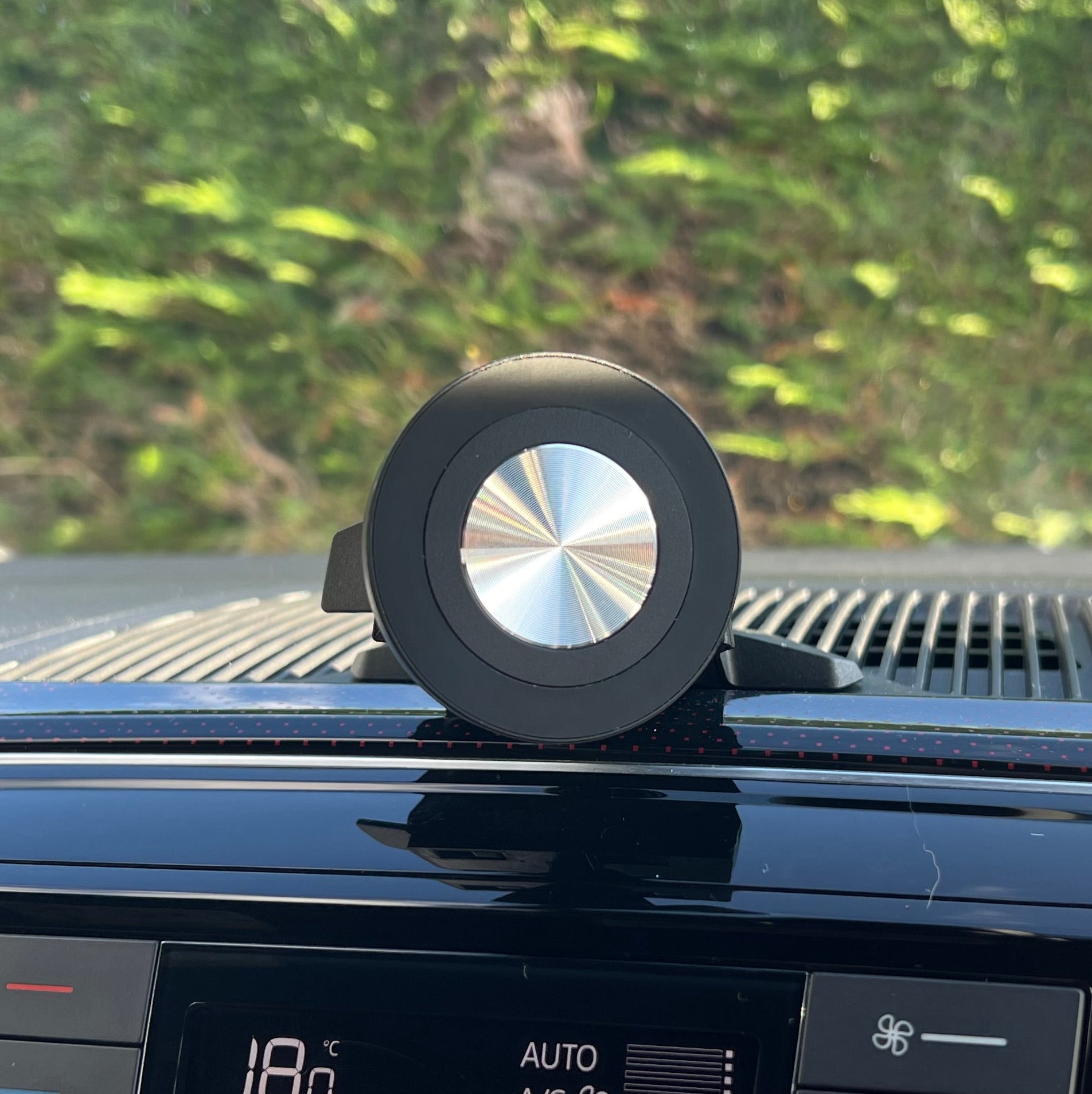 MagSafe compatible Phone Holder for 2017+ models